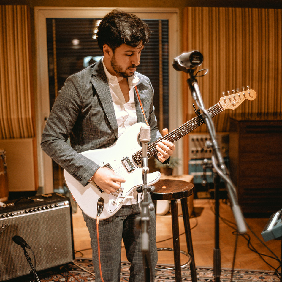 Yusuf Sahilli in den Hansa Studios Berlin